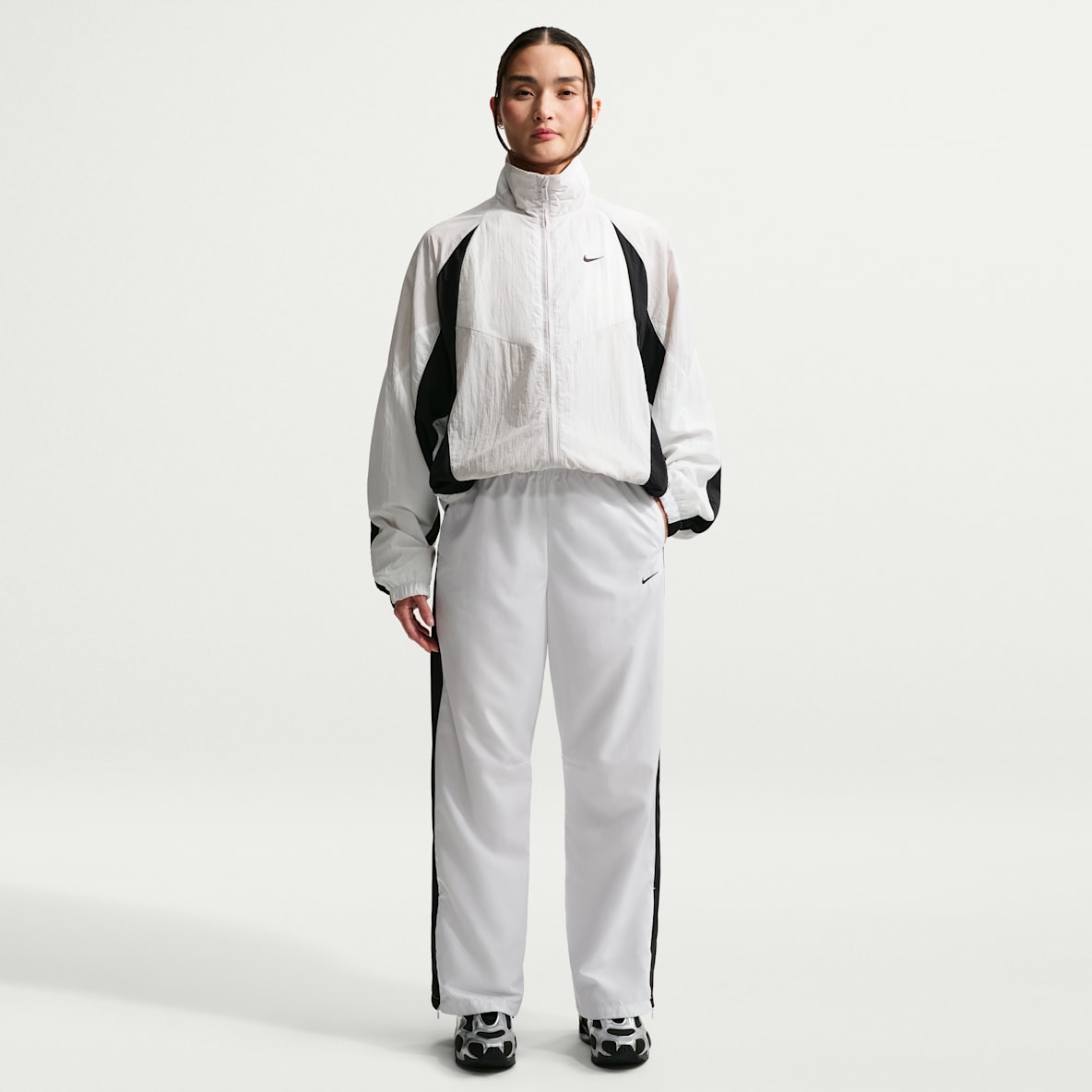 Nike Sportswear Classic Women's Mid-Rise Open-Hem Trousers