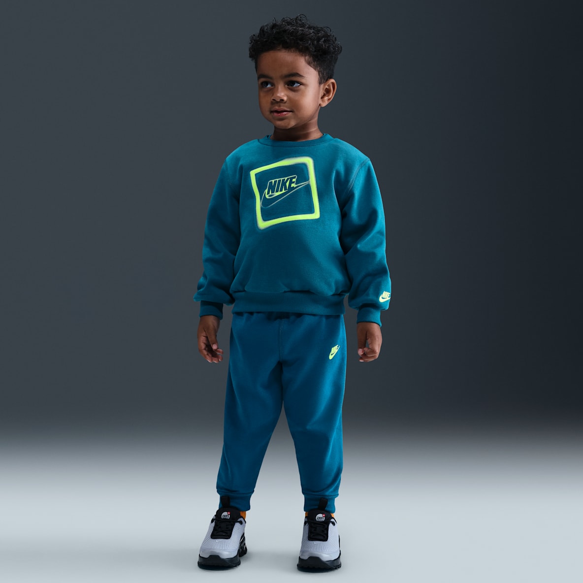 Nike Glow With Me Nike Glow With Me Conjunto de dos piezas de sudadera de cuello redondo de tejido Fleece ligero infantil