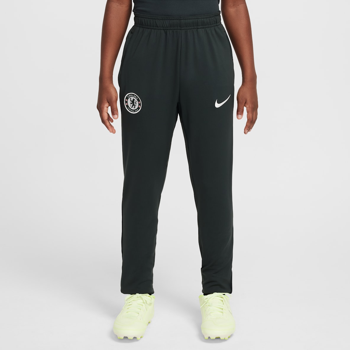 Chelsea F.C. Strike Chelsea F.C. Strike Older Kids' Nike Dri-FIT Football Knit Pants