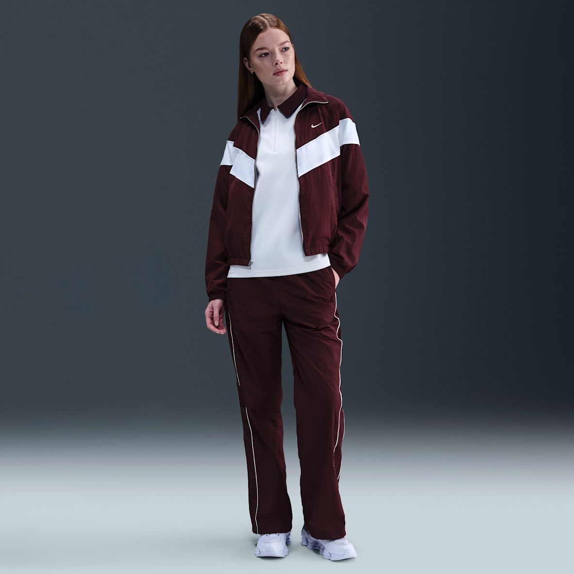 Nike Windrunner Calças entrançadas de bainha aberta e cintura subida para mulher