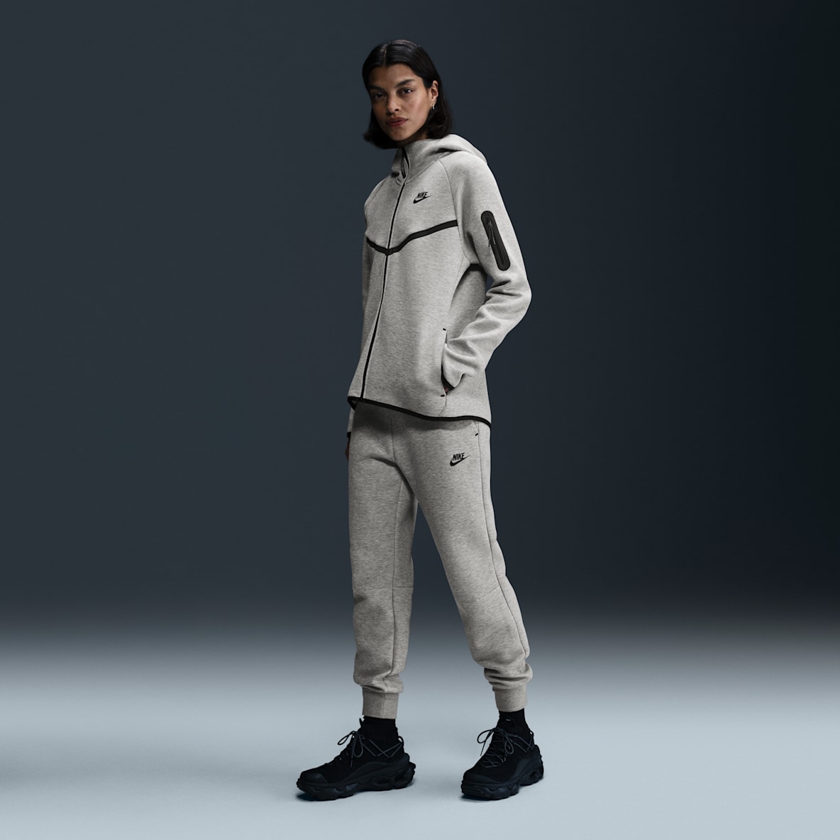 Nike Sportswear Tech Fleece Joggingbyxor med medelhög midja för kvinnor