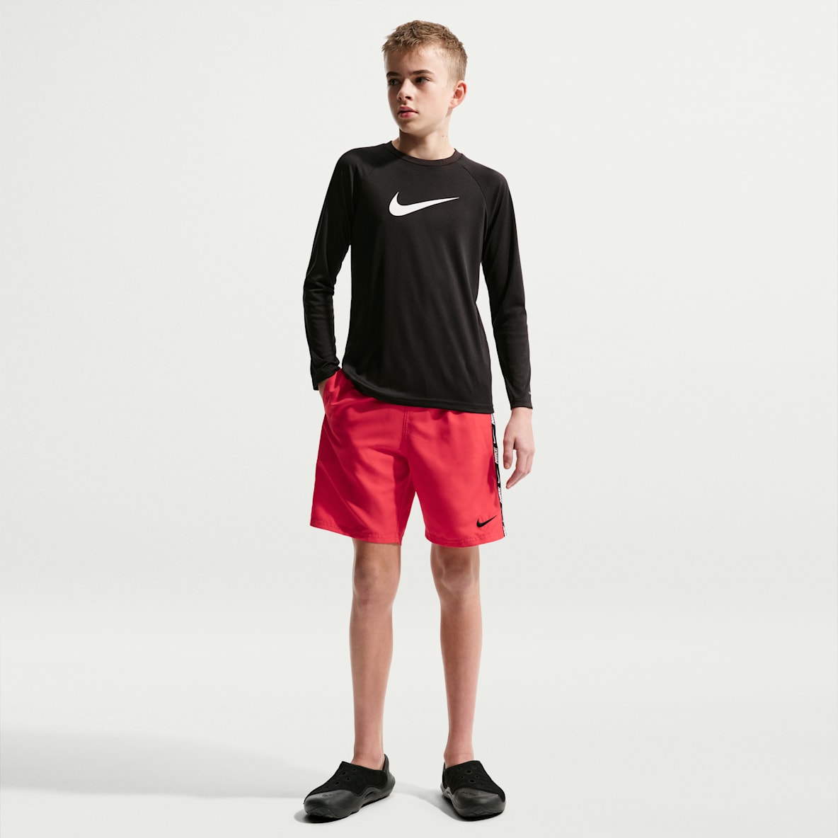 Nike Swim Breaker Logo Tape Shorts de playa o alberca con forro de ropa interior de 18 cm para niño talla grande
