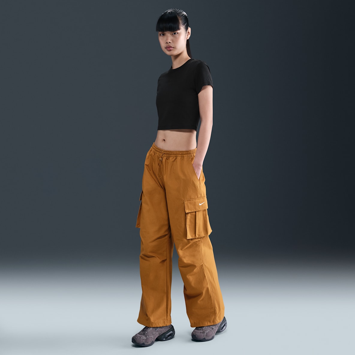 Nike Sportswear Women's Mid-Rise Oversized Woven Cargo Pants