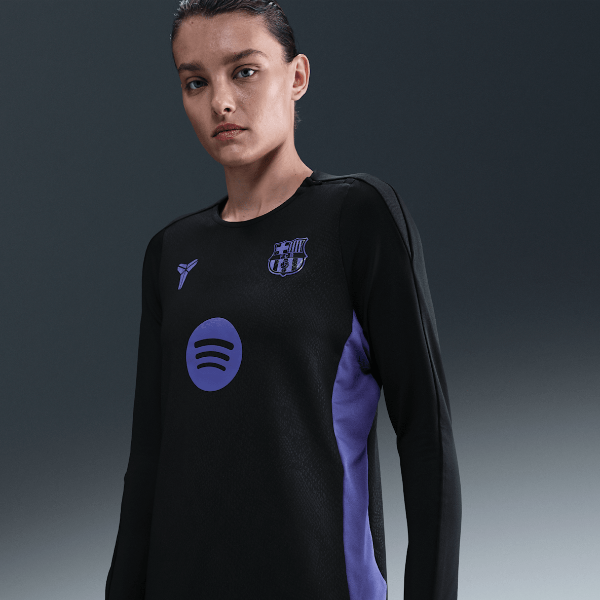 F.C. Barcelona Strike Away F.C. Barcelona Strike Away Women's Kobe Dri-FIT Football Pre-Match Crew-Neck Top