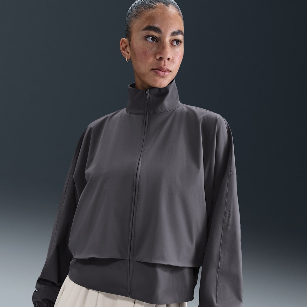 Nike 24.7 PerfectStretch Nike 24.7 PerfectStretch Chamarra Dri-FIT oversized de cierre completo para mujer