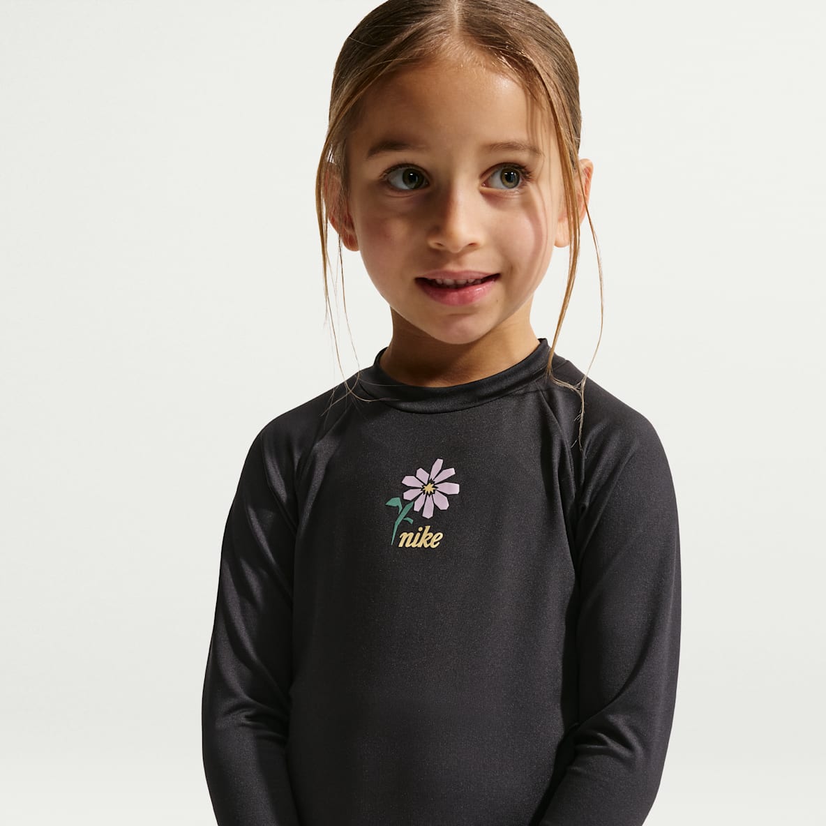 Nike Swim Hydroguard Playera de manga larga Dri-FIT UV para niña talla pequeña