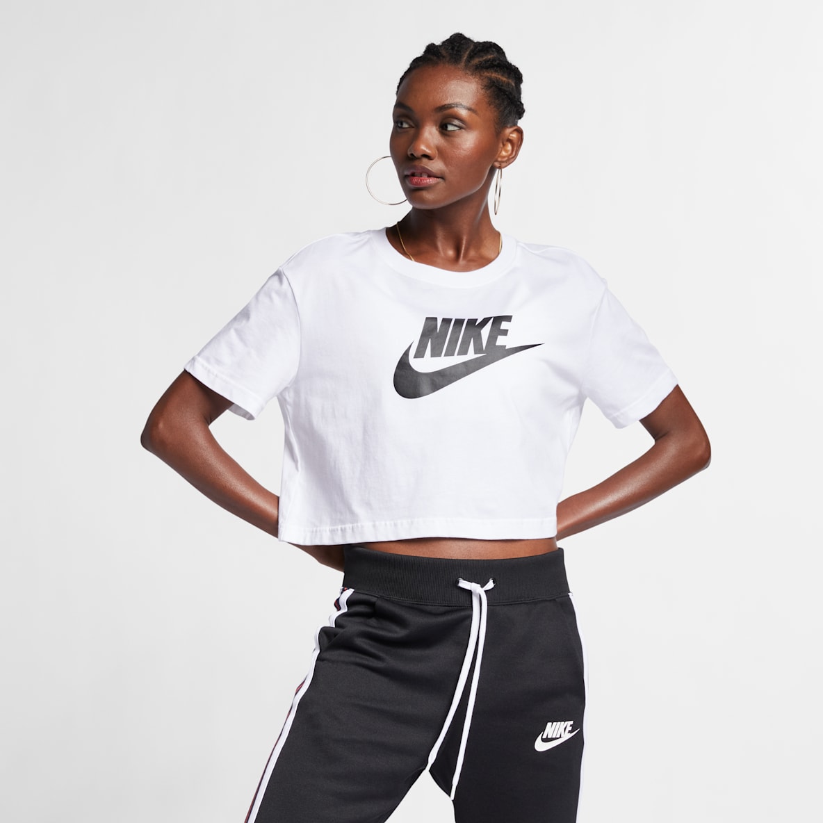 Nike Sportswear Essential Nike Sportswear Essential Playera cropped con logotipo para mujer