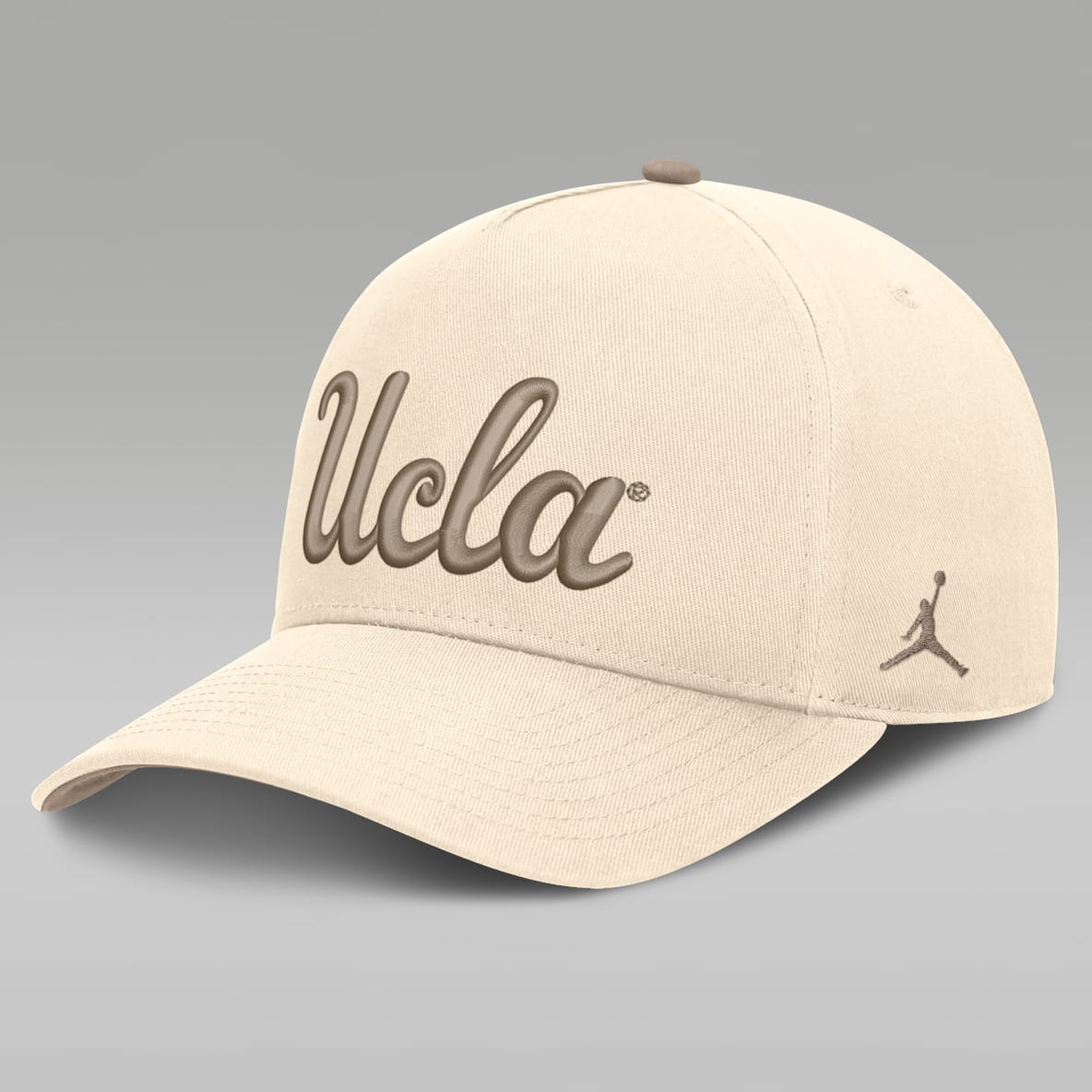 UCLA Natural Rise Gorra universitaria marca Jordan Dri-FIT con estructura A-Frame ajustable para hombre