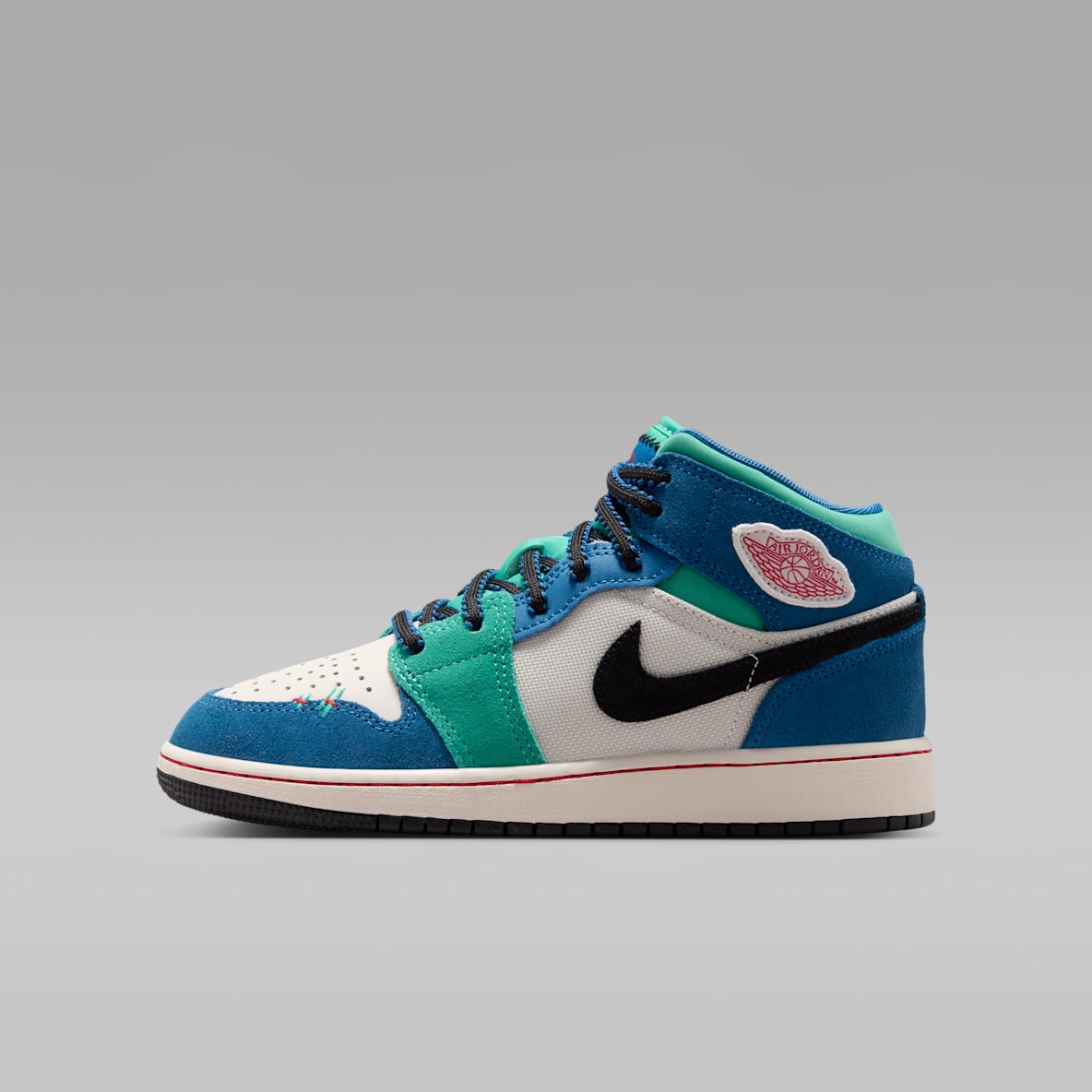 Air Jordan 1 Mid SE Older Kids' Shoes