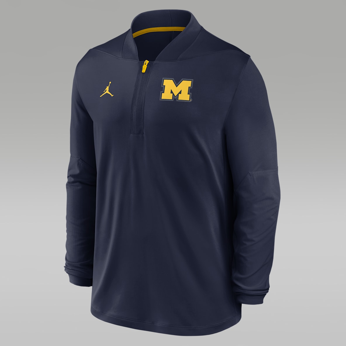 Michigan Sideline Playera universitaria marca Jordan Dri-FIT de medio cierre para hombre