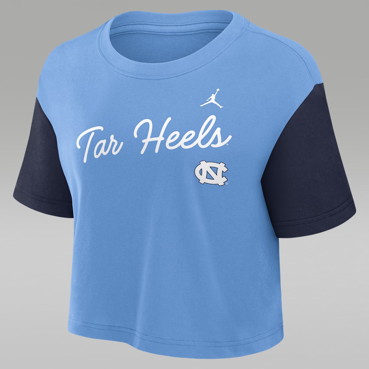 North Carolina Script North Carolina Script Playera universitaria marca Jordan Dri-FIT cropped para mujer