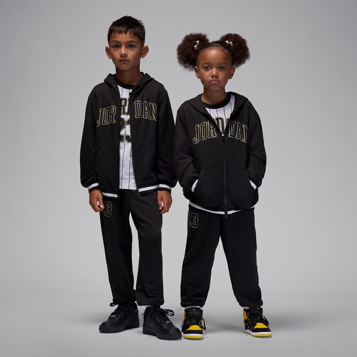 Jordan Francia frottír anyagú, hosszú cipzáras, háromrészes dzsörzészett kisgyerekeknek