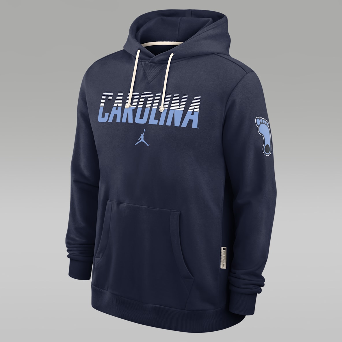 North Carolina Sideline Standard Issue Sudadera con gorro sin cierre universitaria marca Jordan Dri-FIT para hombre