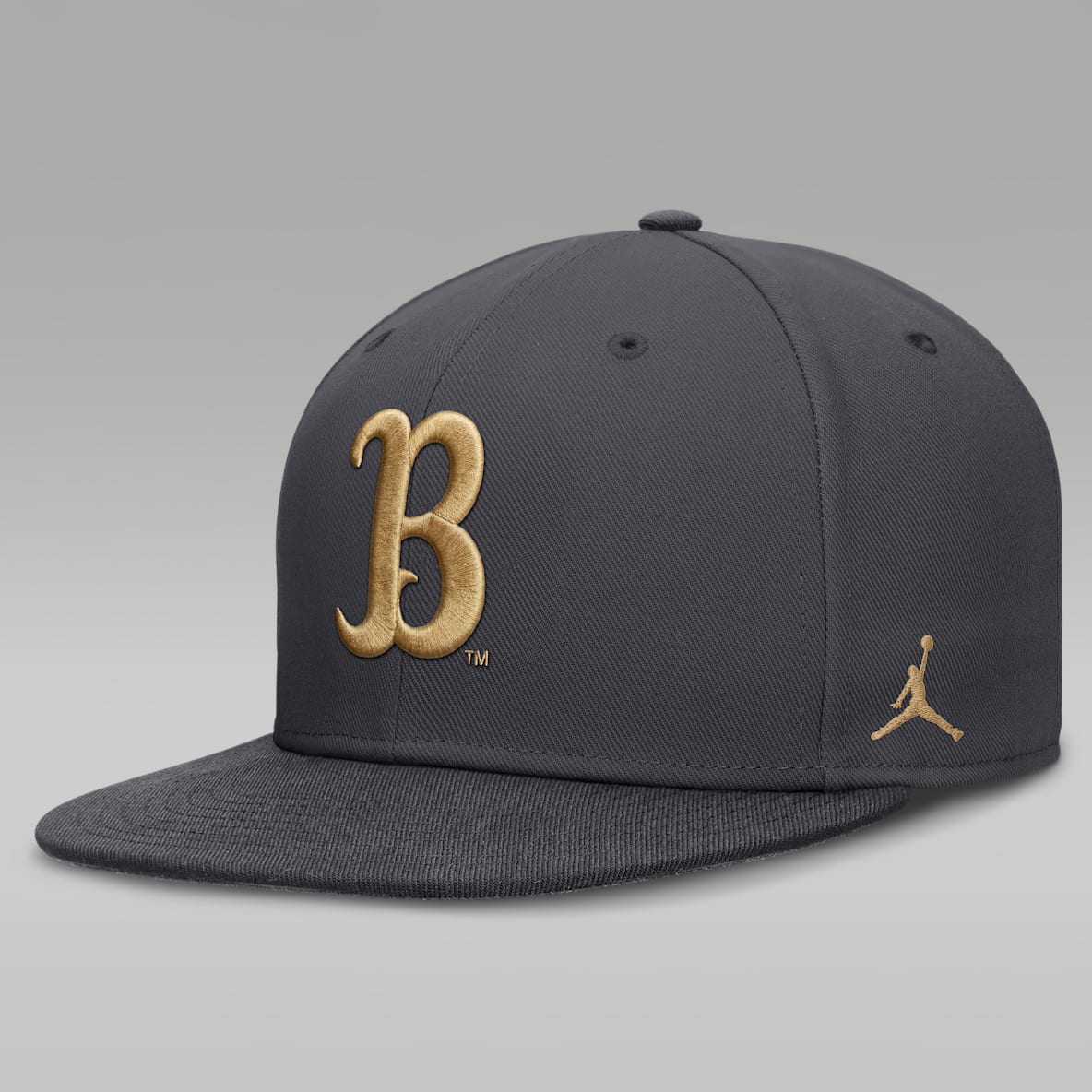 UCLA Pro Gorra universitaria marca Jordan Dri-FIT ajustada para hombre