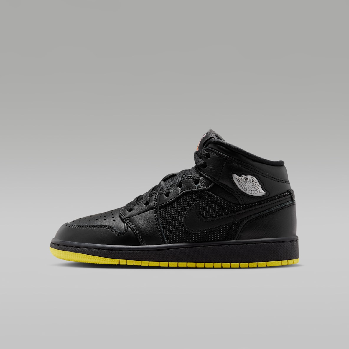 Air Jordan 1 Mid SE Tenis para niños grandes