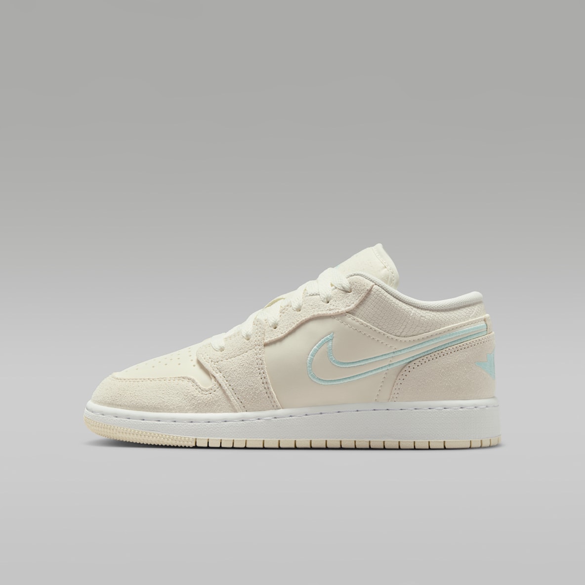 Air Jordan 1 Low SE Air Jordan 1 Low SE Older Kids' Shoes
