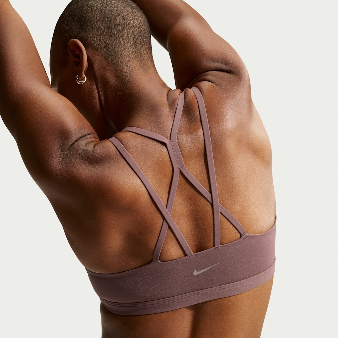 Nike Zenvy Askılı Hafif Destekli Pedli Kadın Spor Sütyeni