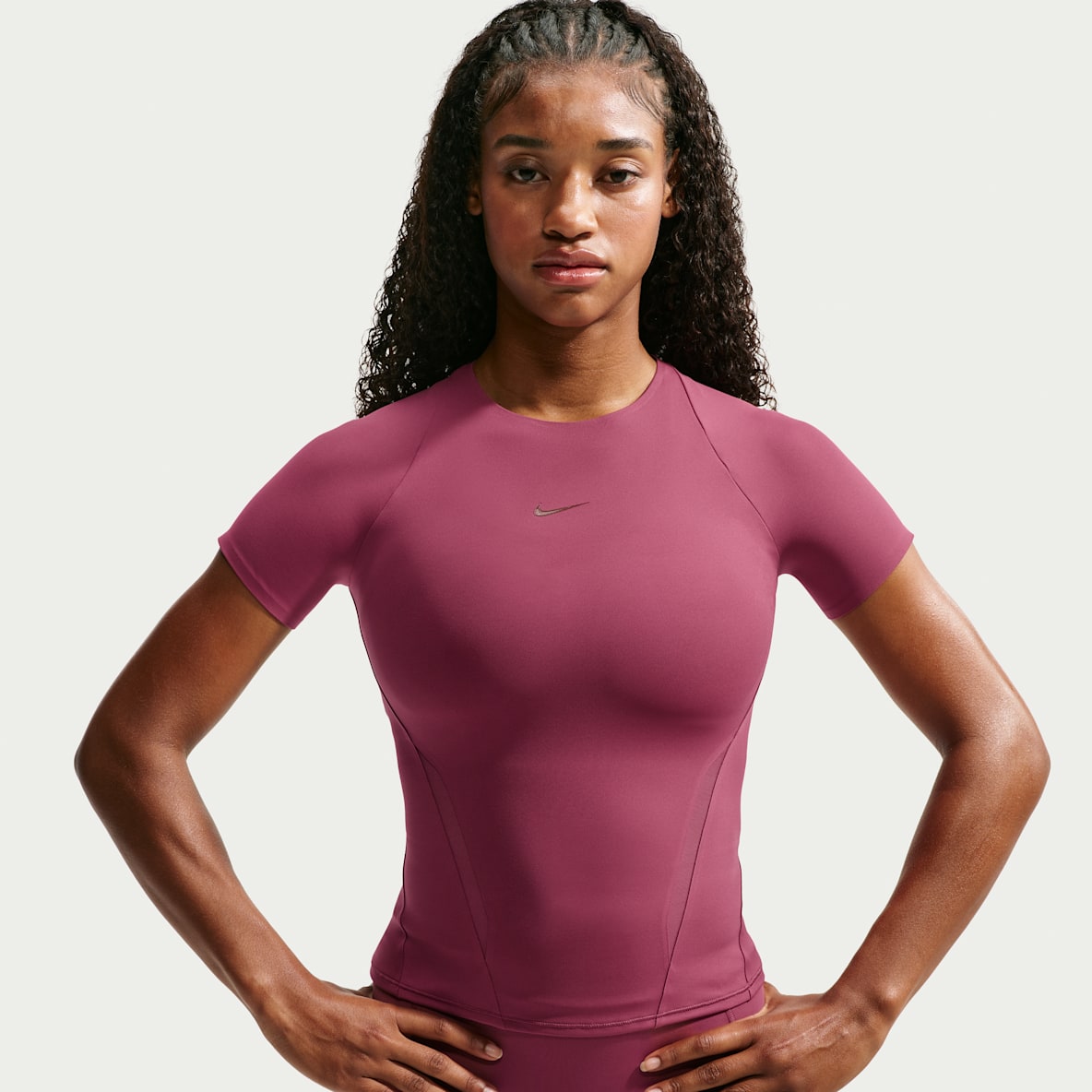 Nike Universa Playera de manga corta de malla para mujer