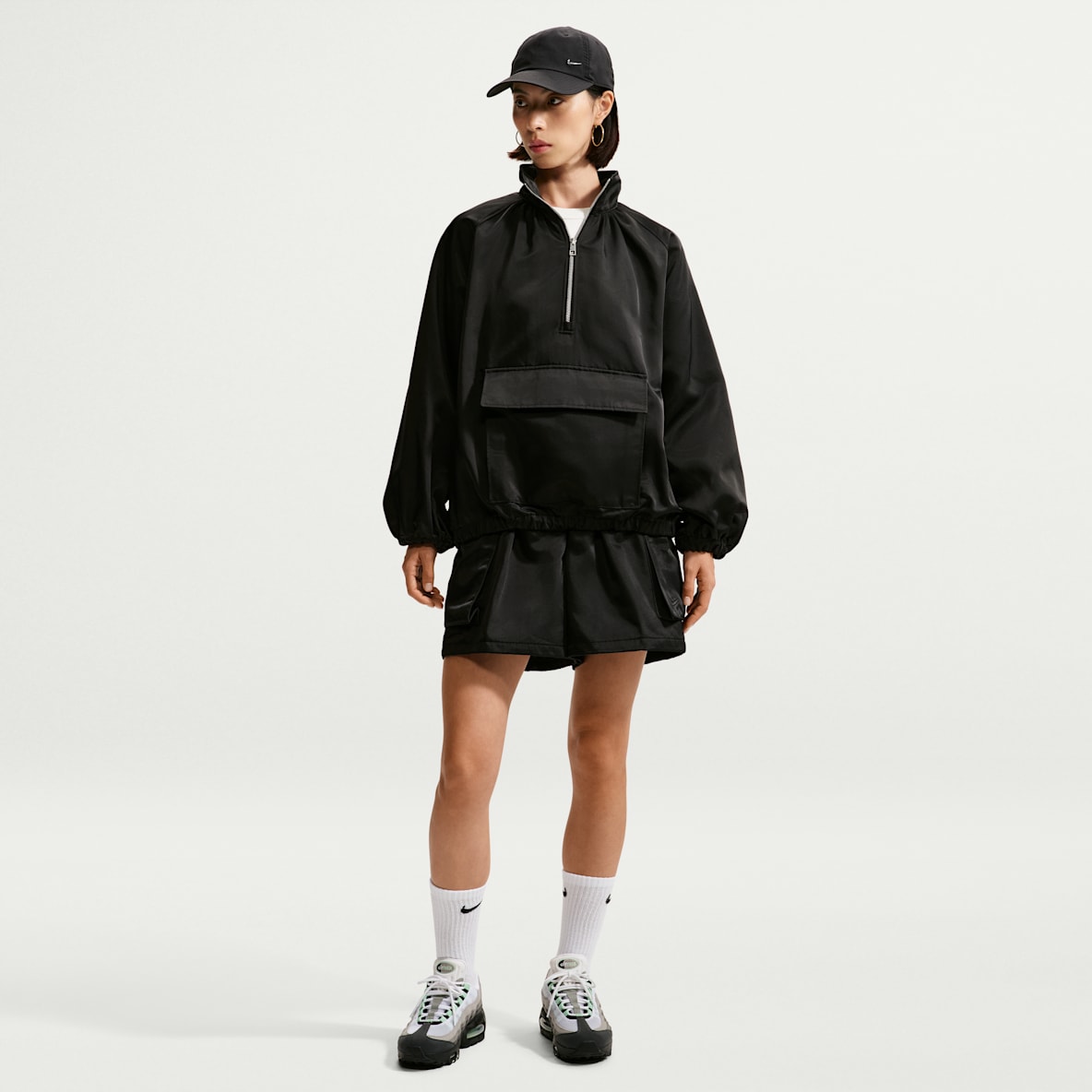 Nike Sportswear 女款寬鬆中腰緞面工裝短褲