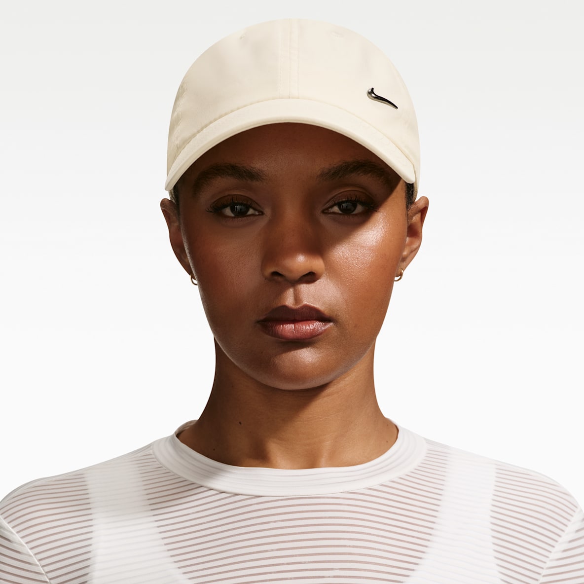 Nike Dri-FIT Club Unstructured Metal Swoosh Cap