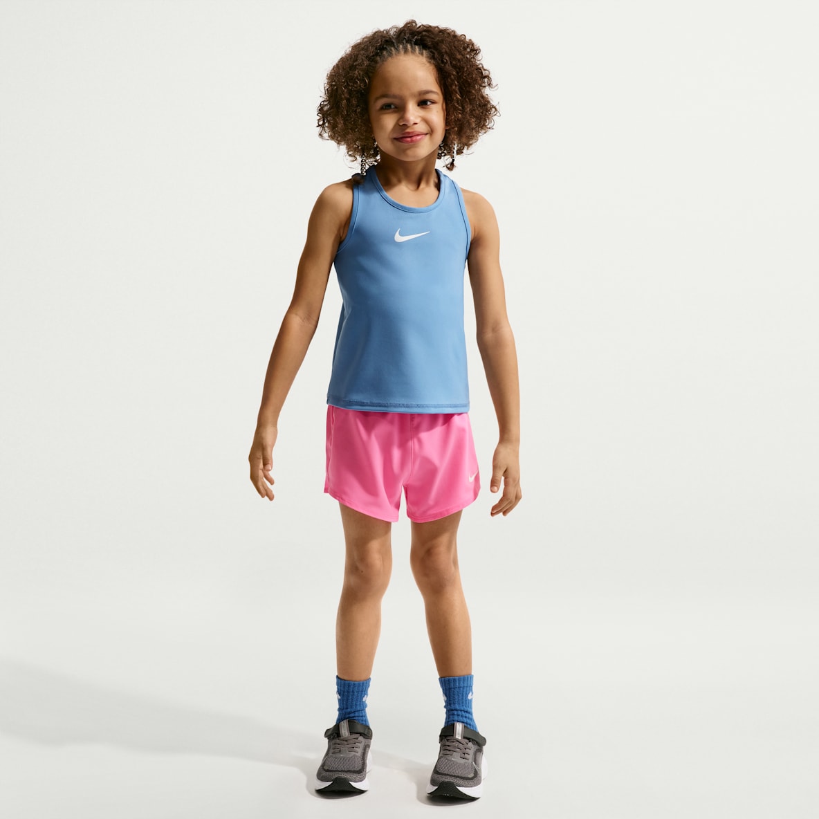 Nike Shorts de tejido Woven Dri-FIT One para niños talla pequeña