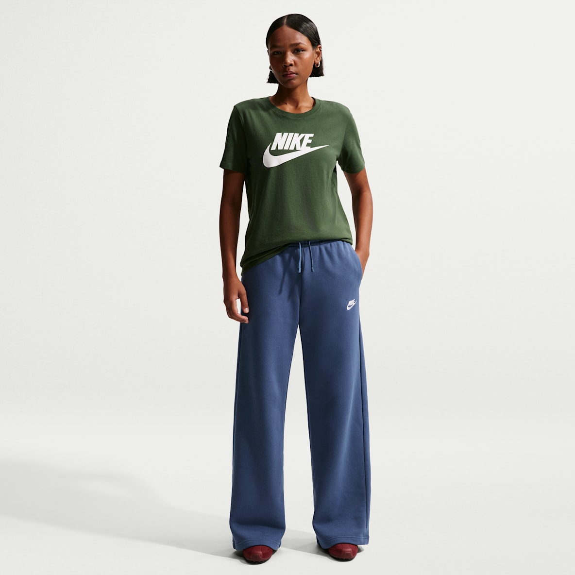 Nike Sportswear Club Fleece Women's Mid-Rise Wide-Leg Sweatpants