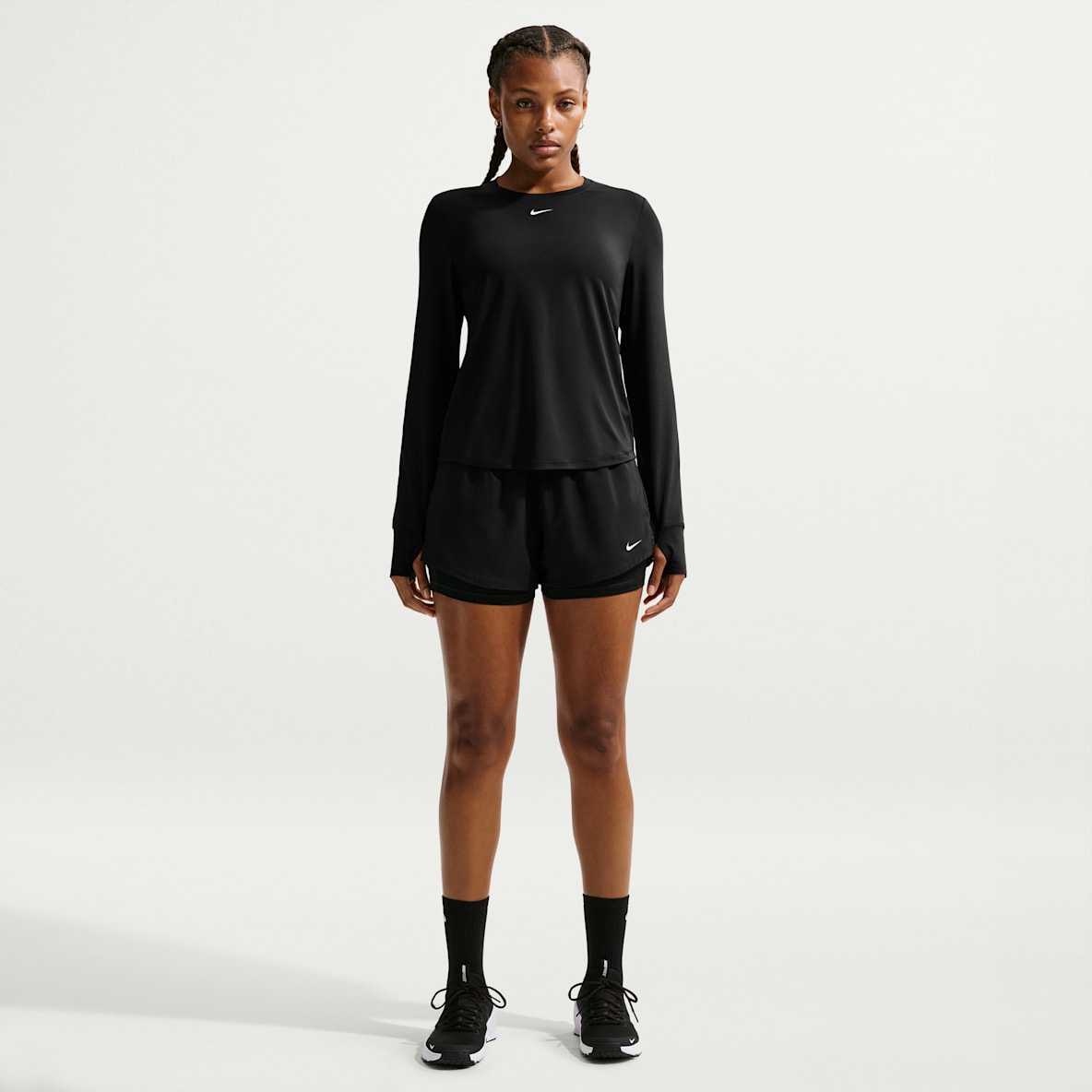 Nike One Dri-FIT középmagas derekú, 8 cm-es, 2 az 1-ben női rövidnadrág