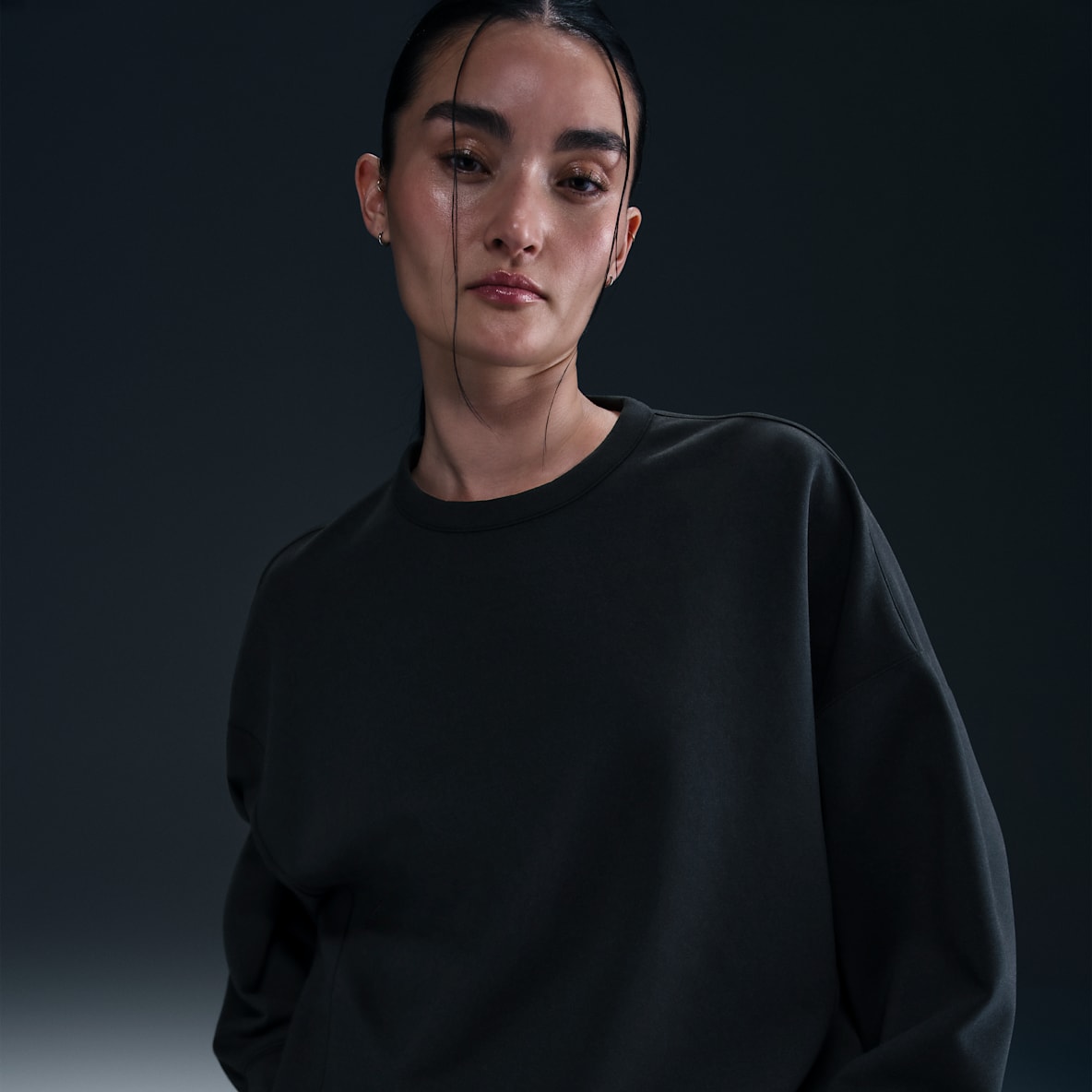 Nike 24.7 ImpossiblySoft 女款 Dri-FIT 寬版圓領上衣