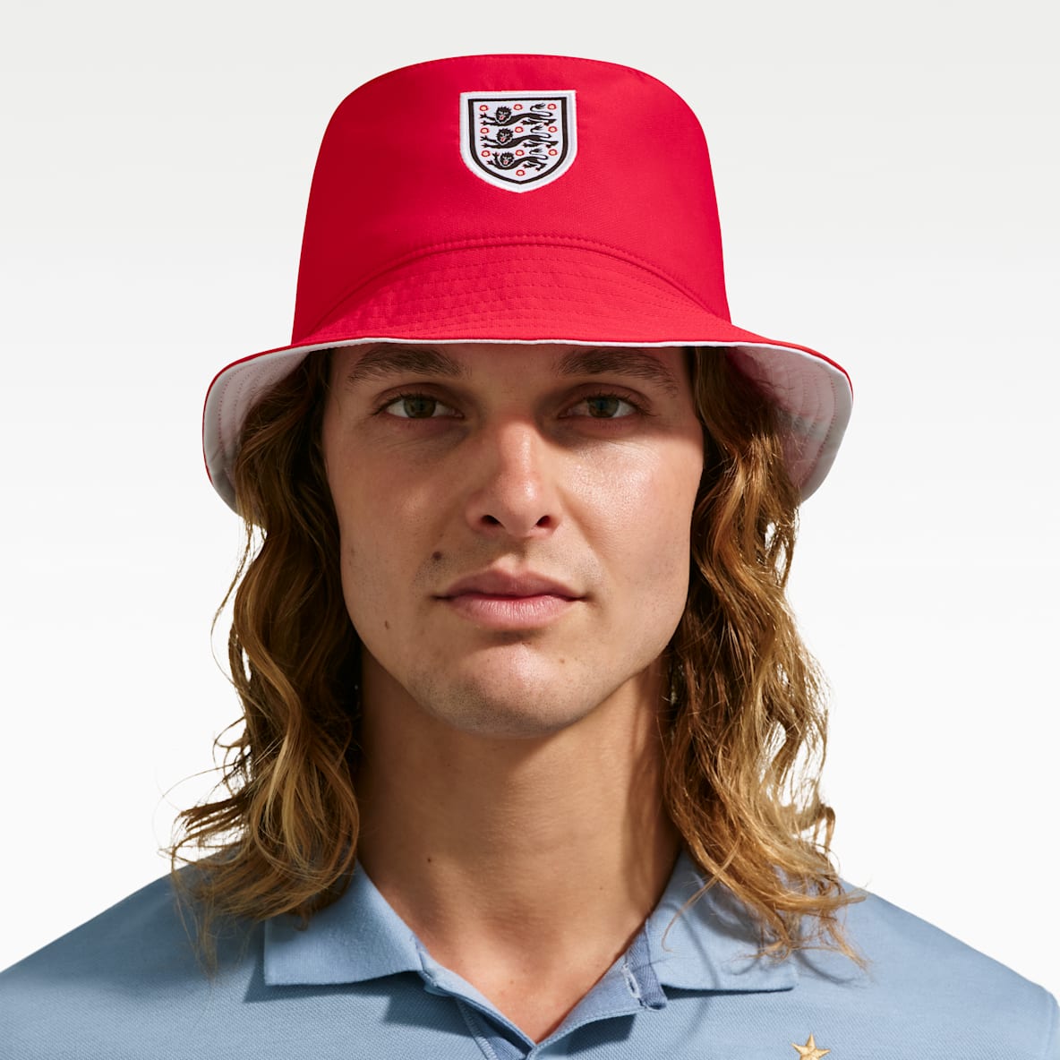 England Apex Gorro tipo pescador cuadrado de futbol Nike