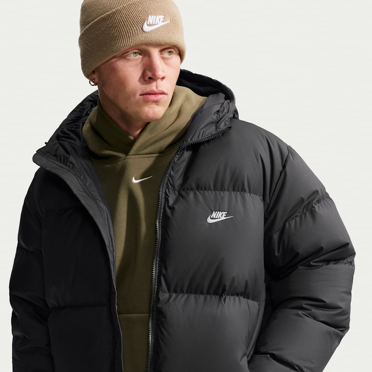 Nike Club Weite Therma-FIT Puffer-Jacke mit Daunenfüllung (Herren)