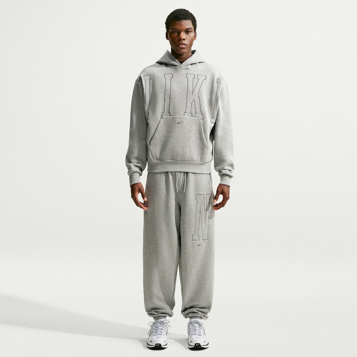 Nike Solo Fleece Men's Loose Cuffed Trousers