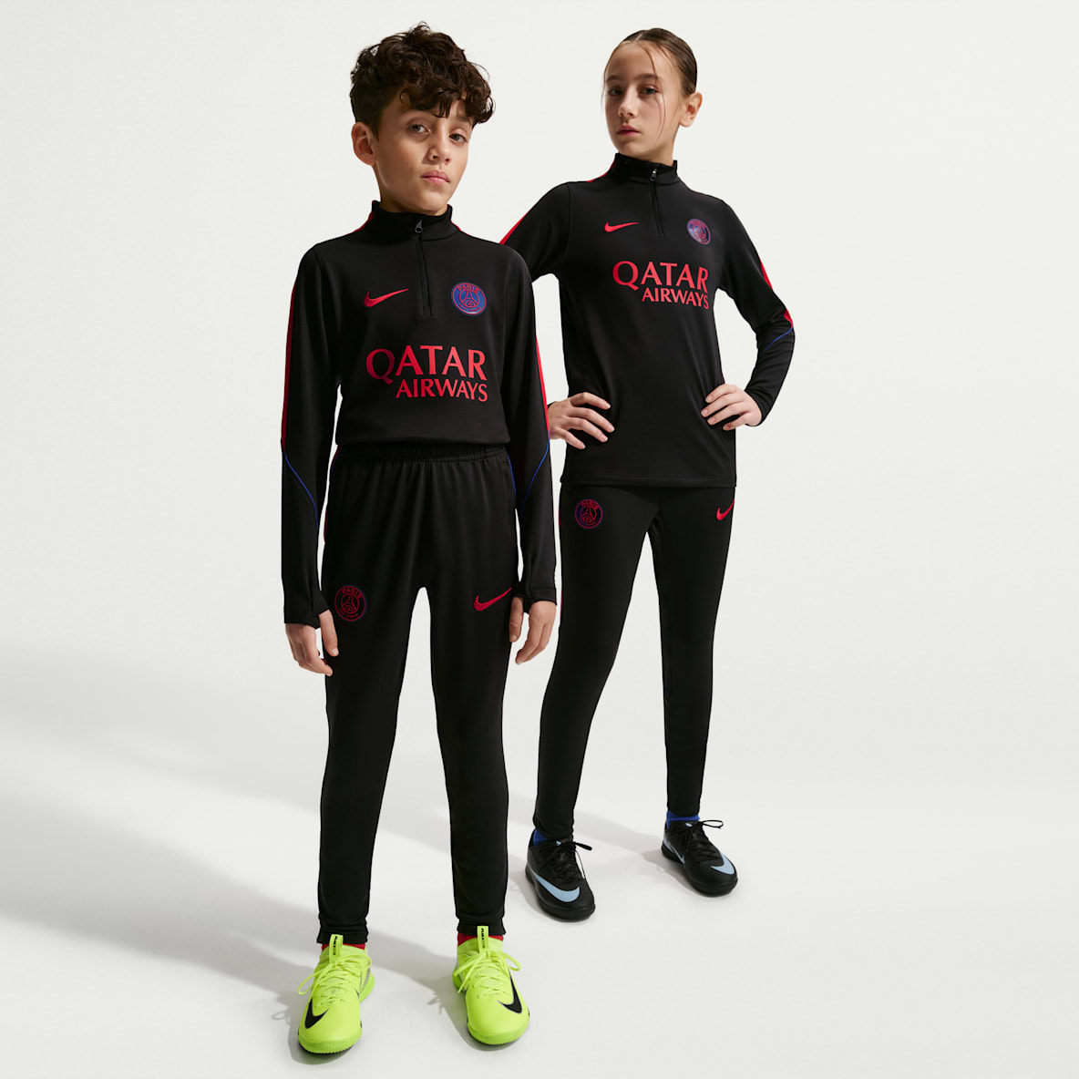 Paris Saint-Germain Strike Older Kids' Nike Dri-FIT Football Knit Pants