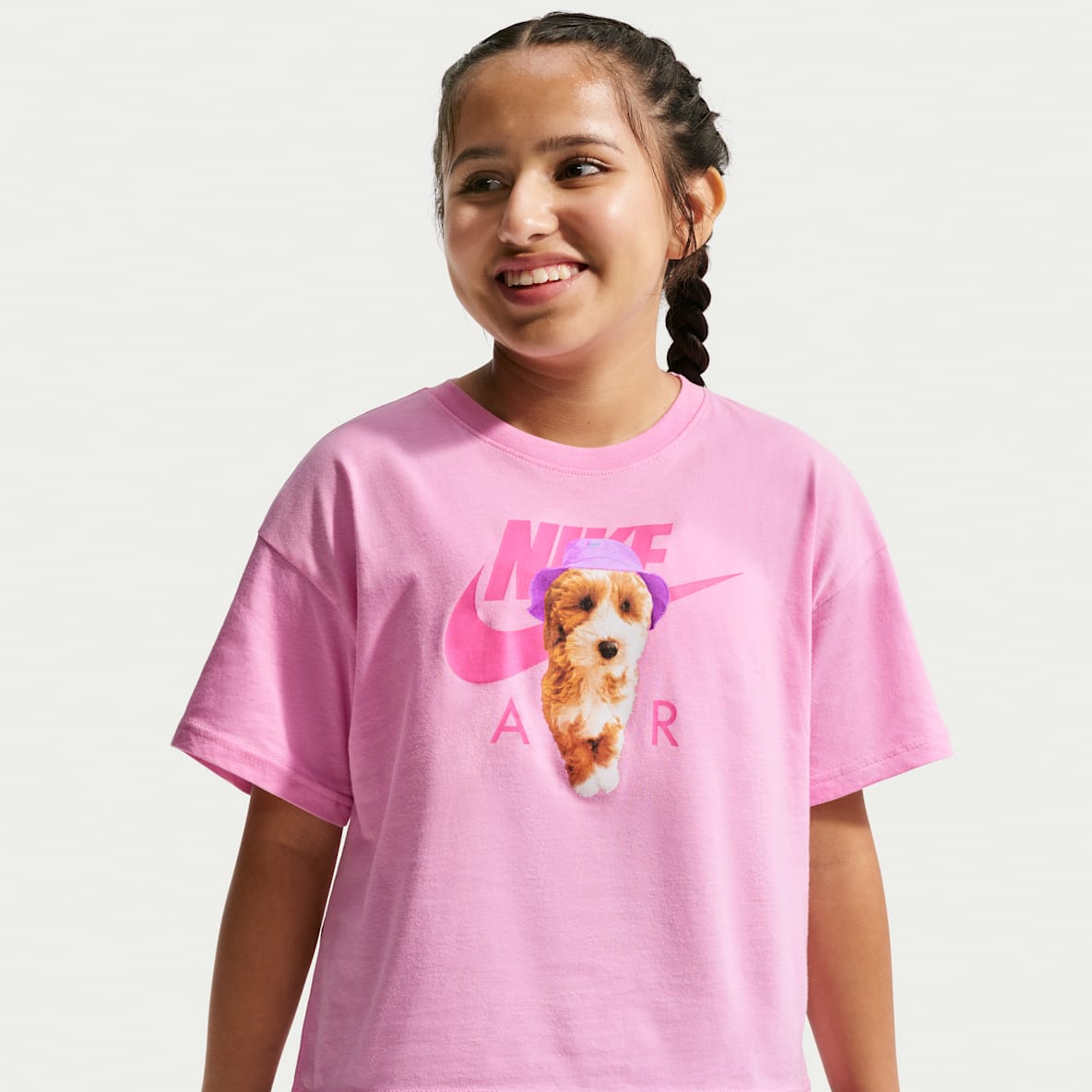 Nike Sportswear Playera de corte cuadrado para niña talla grande