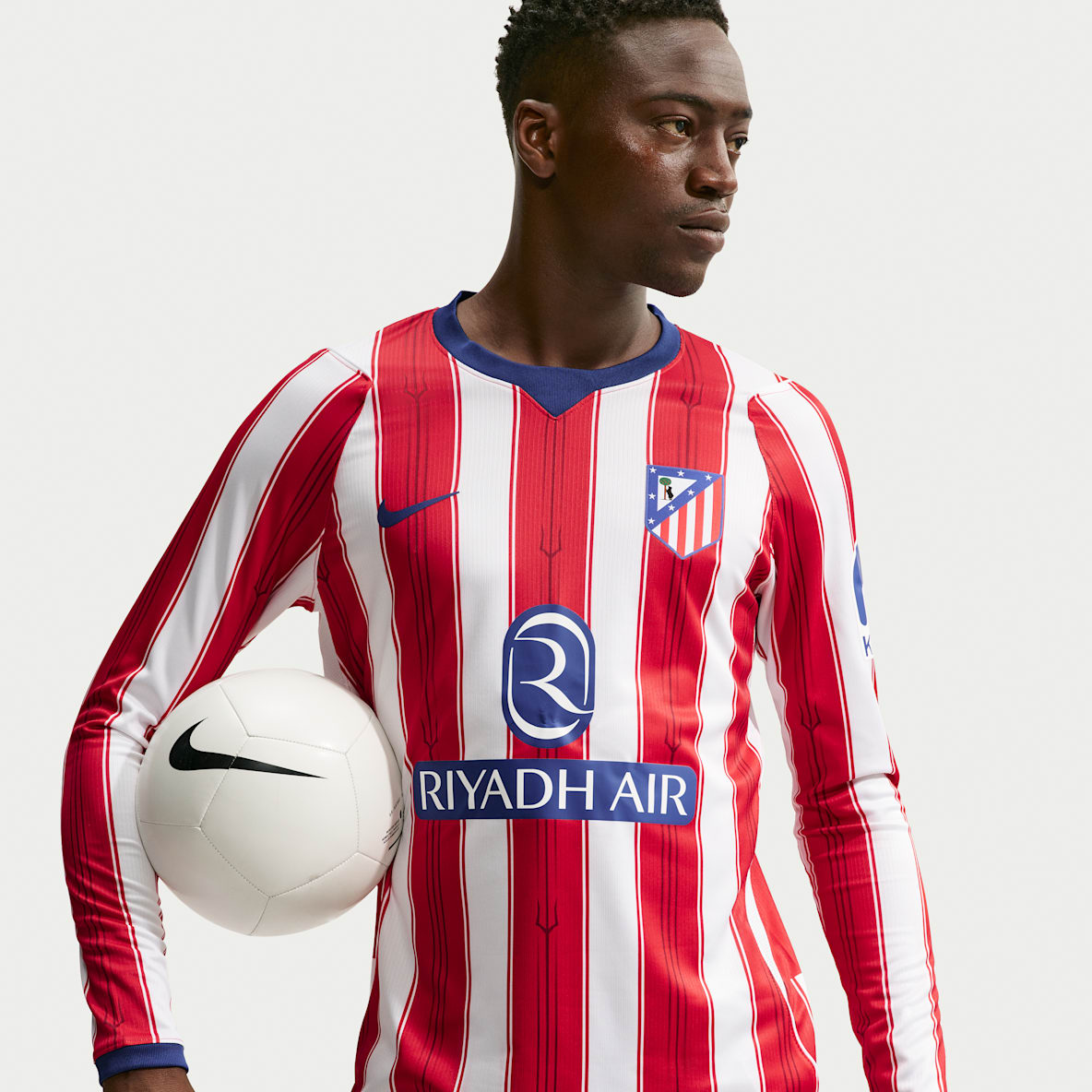 Club Atlético de Madrid local 2026/27 Stadium Jersey de futbol de manga larga Nike Dri-FIT Replica para hombre