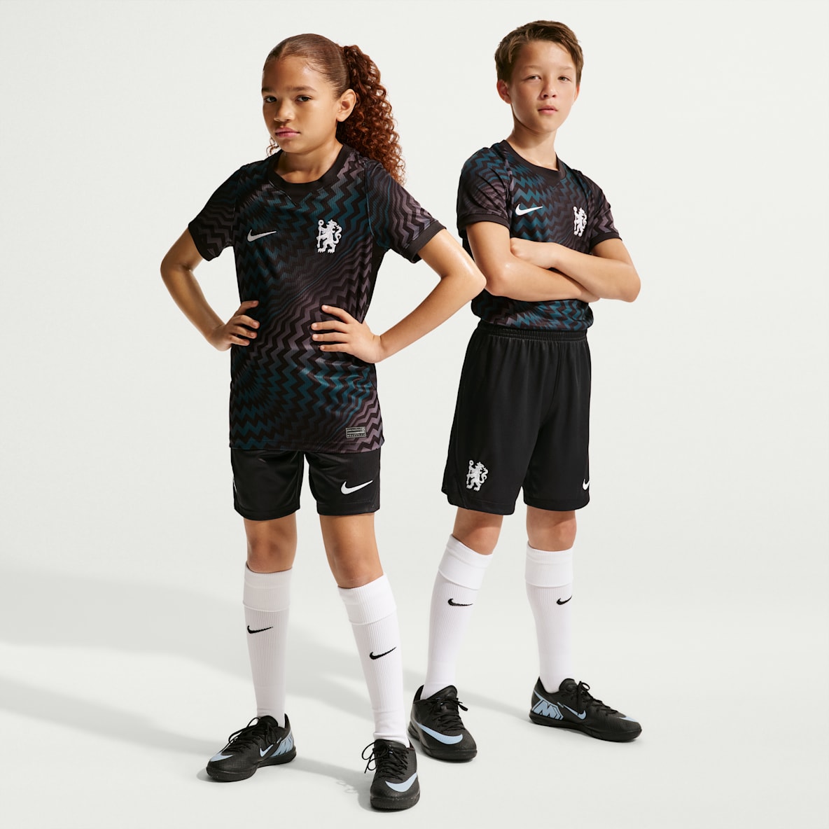 Chelsea FC 2026/27 Stadium Goalkeeper Older Kids' Nike Dri-FIT Football Replica Shorts