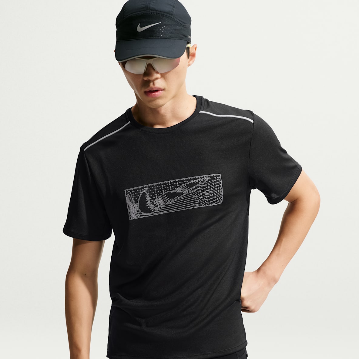 Nike Miler Men's Dri-FIT UV Protection Winterized Running Top