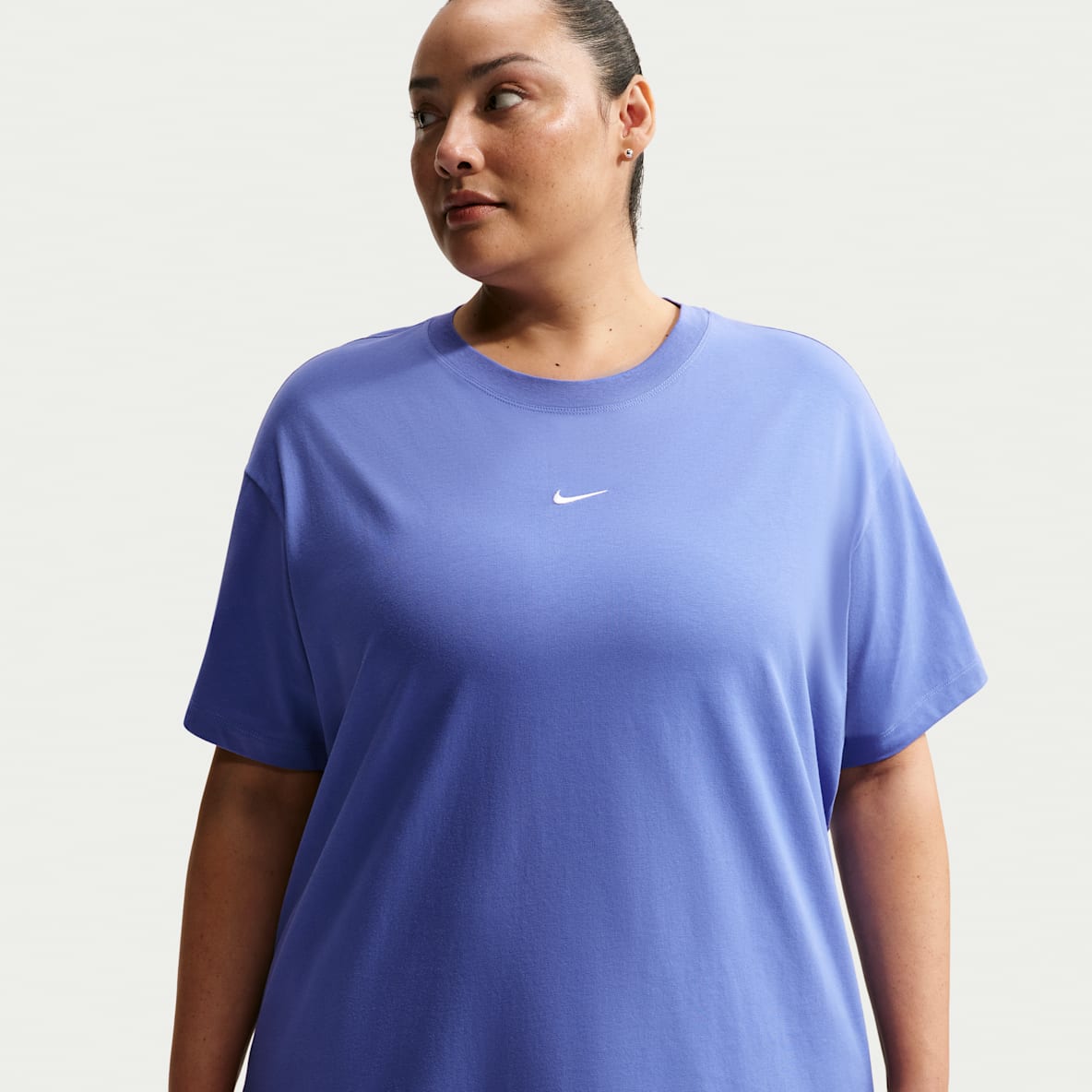 Nike Sportswear Playera de manga corta oversized para mujer (talla grande)
