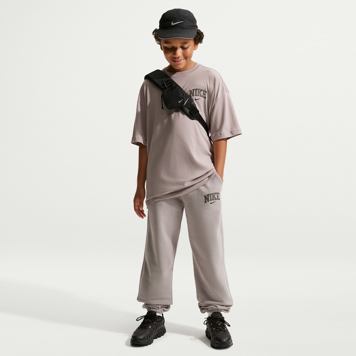 Nike Sportswear Older Kids' (Boys') Loose Trousers