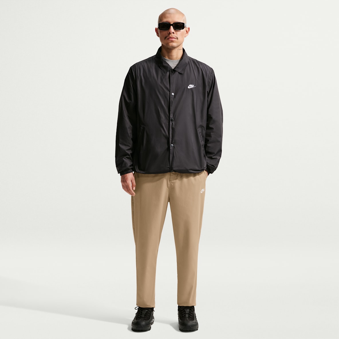 Nike Club Schmal zulaufende Hose aus Webmaterial (Herren)