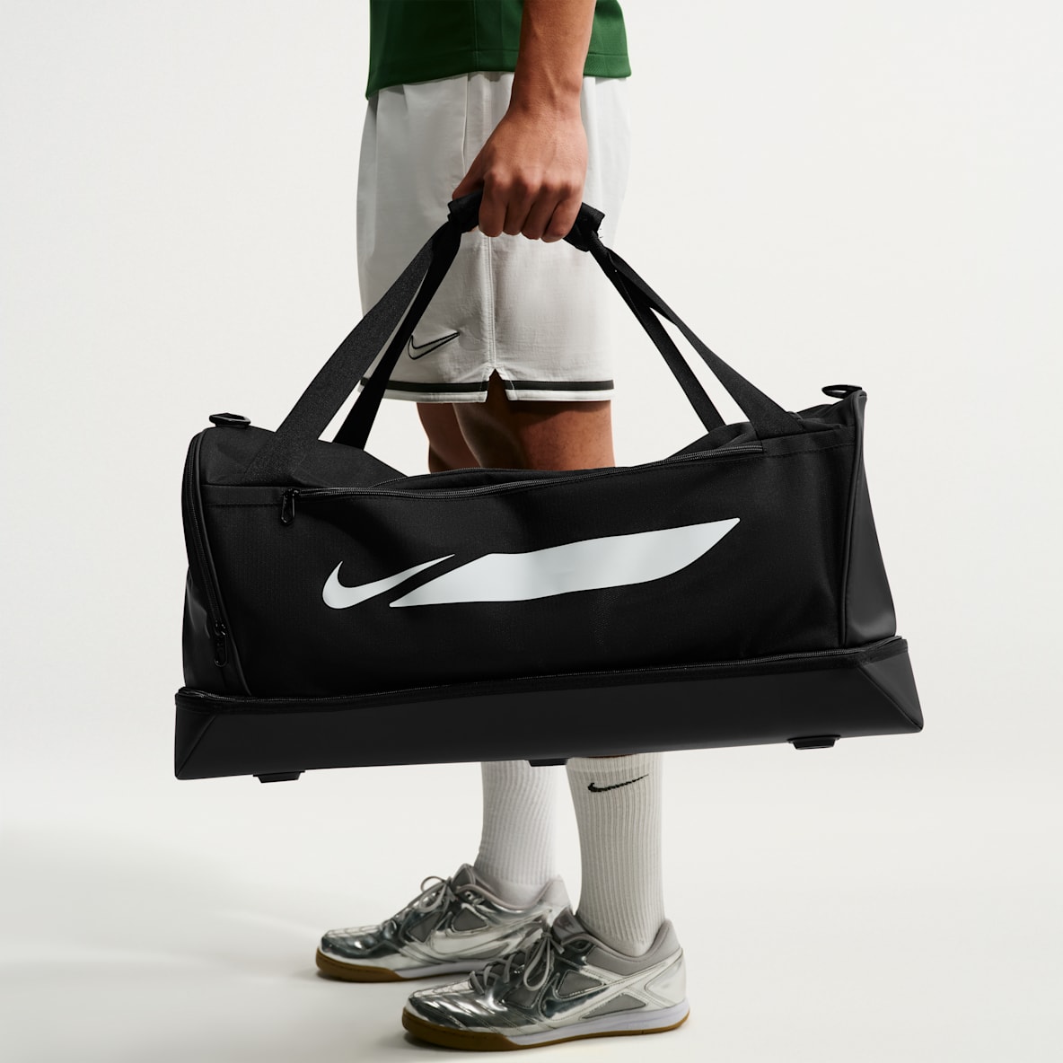 Nike Academy Kemény borítású futballedzőtáska (közepes méretű, 60 l)