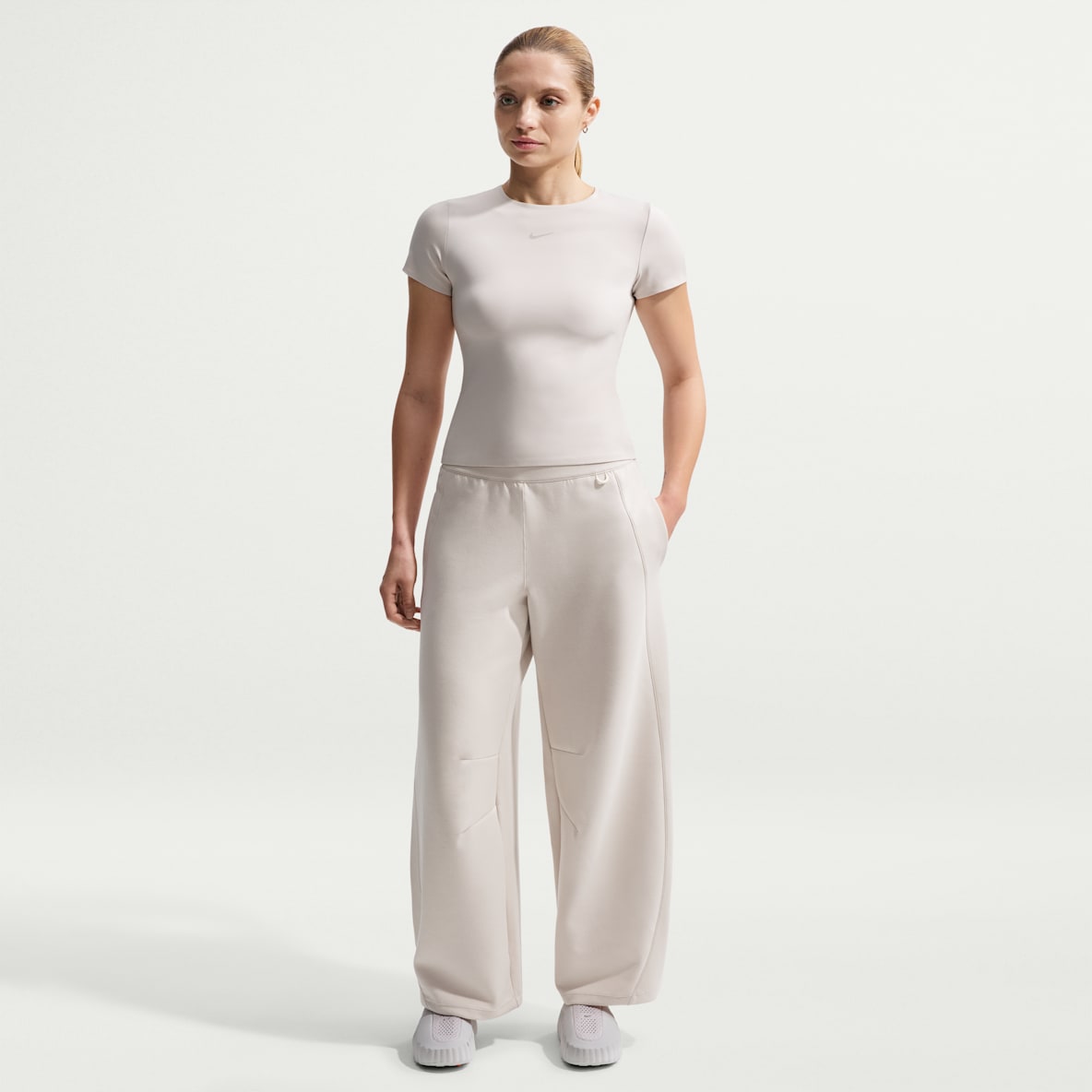Nike 24.7 ImpossiblySoft Pants de tiro alto de pierna amplia para mujer