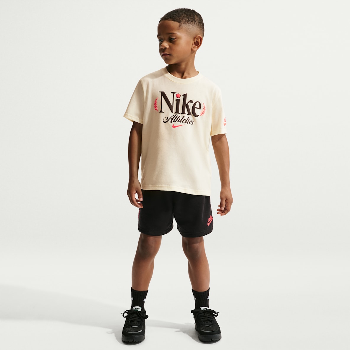나이키 리틀키즈 테니스 티셔츠 및 프렌치 테리 쇼츠 세트