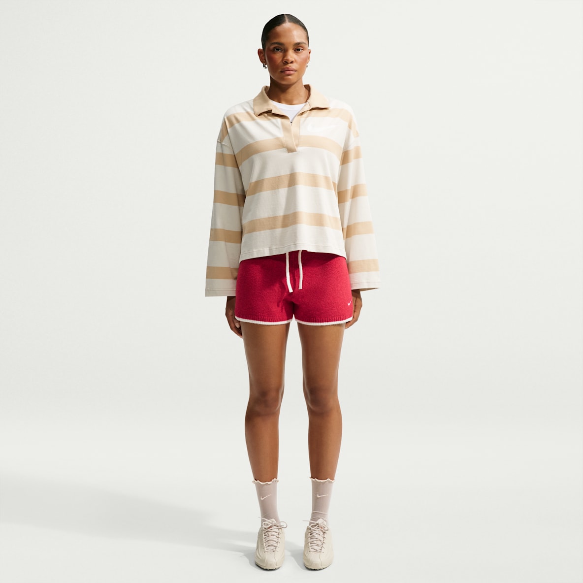 Nike Sportswear Chill Knit Shorts med medelhög midja för kvinnor