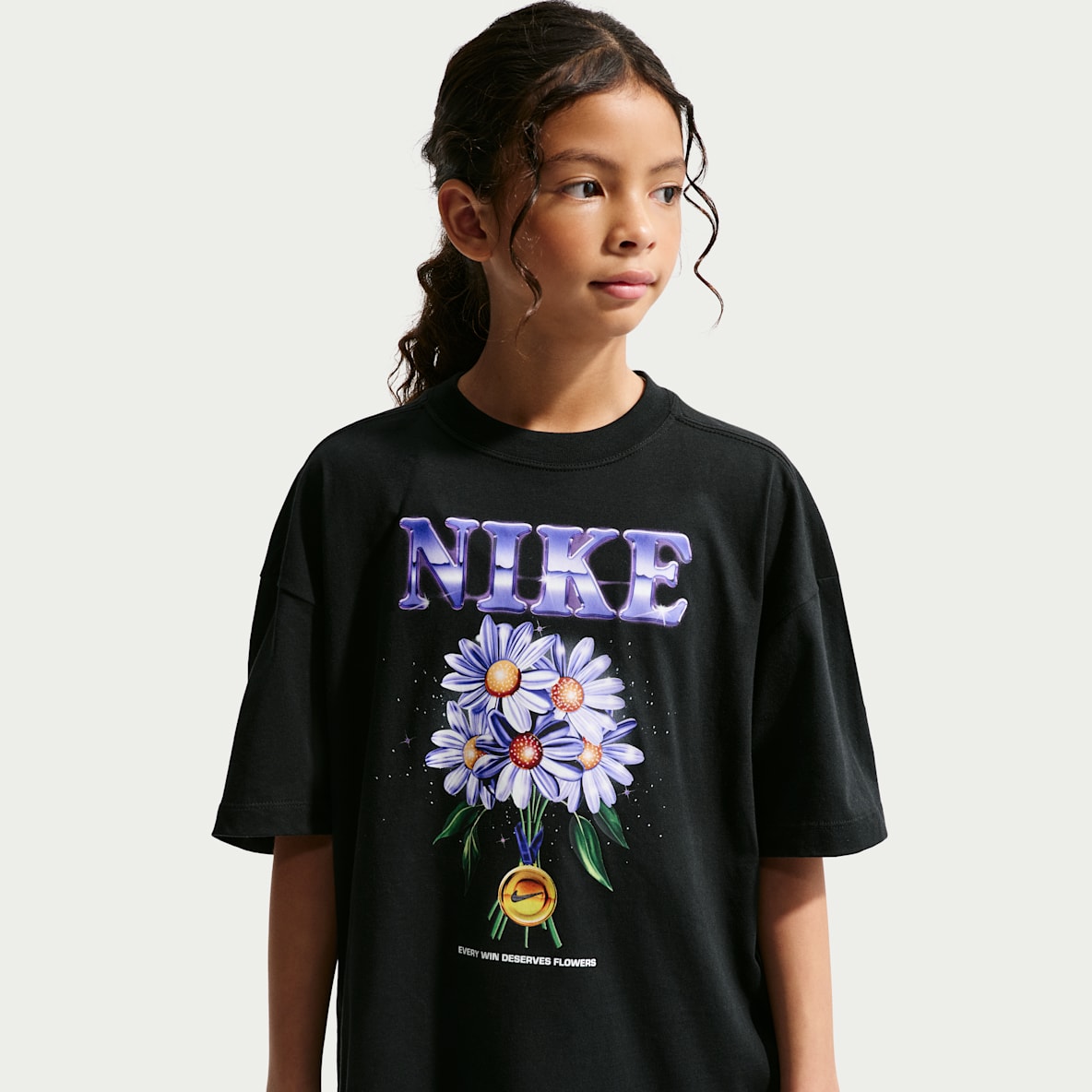 Nike Sportswear Older Kids' (Girls') Oversized T-Shirt