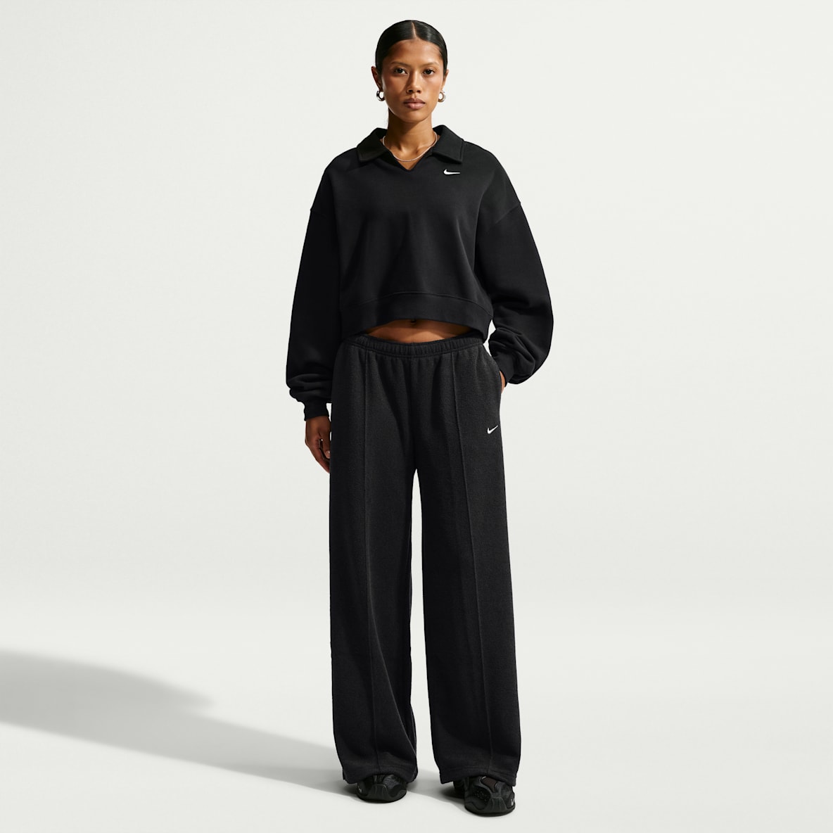Nike Studio Fleece Medium-Weight Plush Pants de tiro medio y pierna amplia para mujer