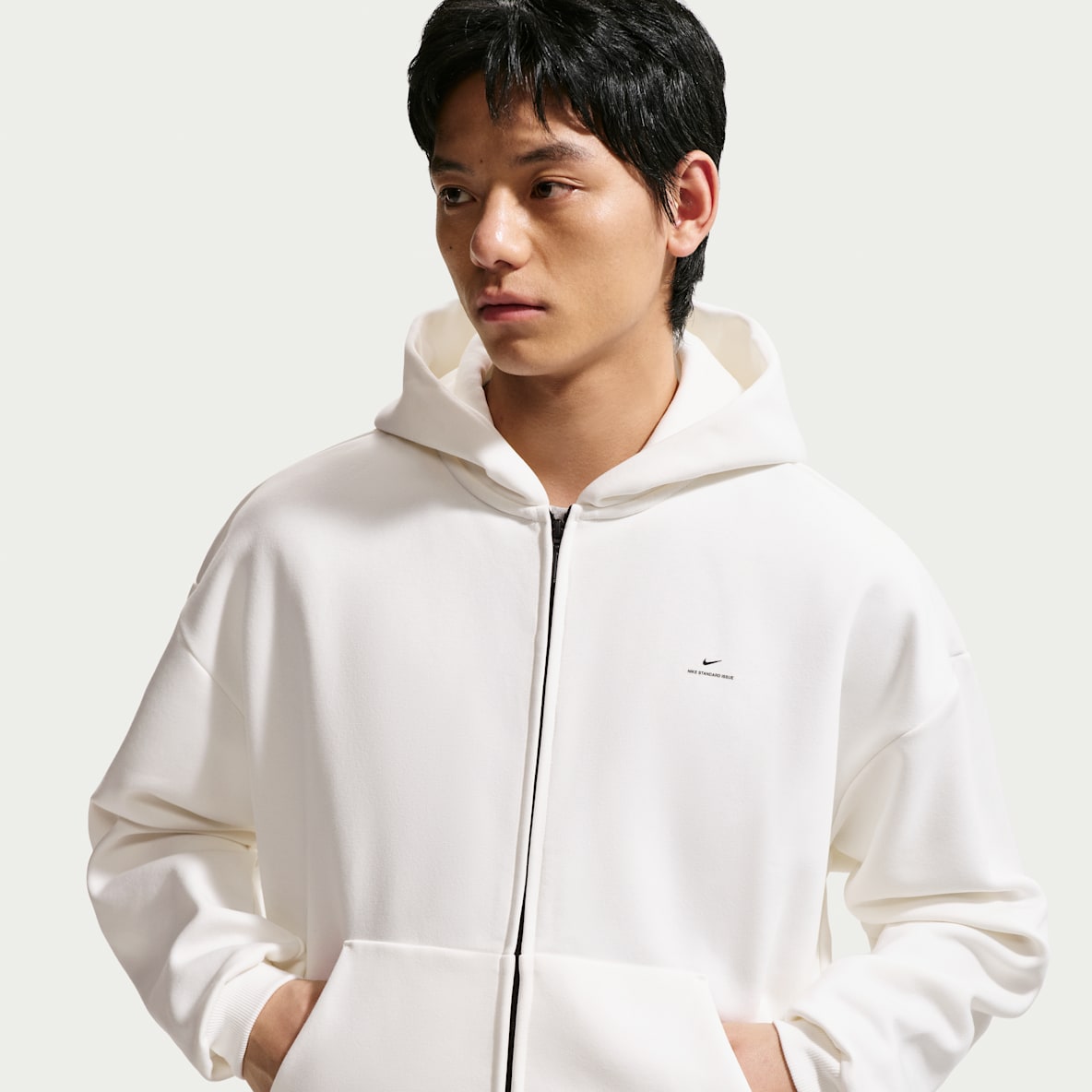 Nike Standard Issue Men's Therma-FIT Full-Zip Basketball Hoodie