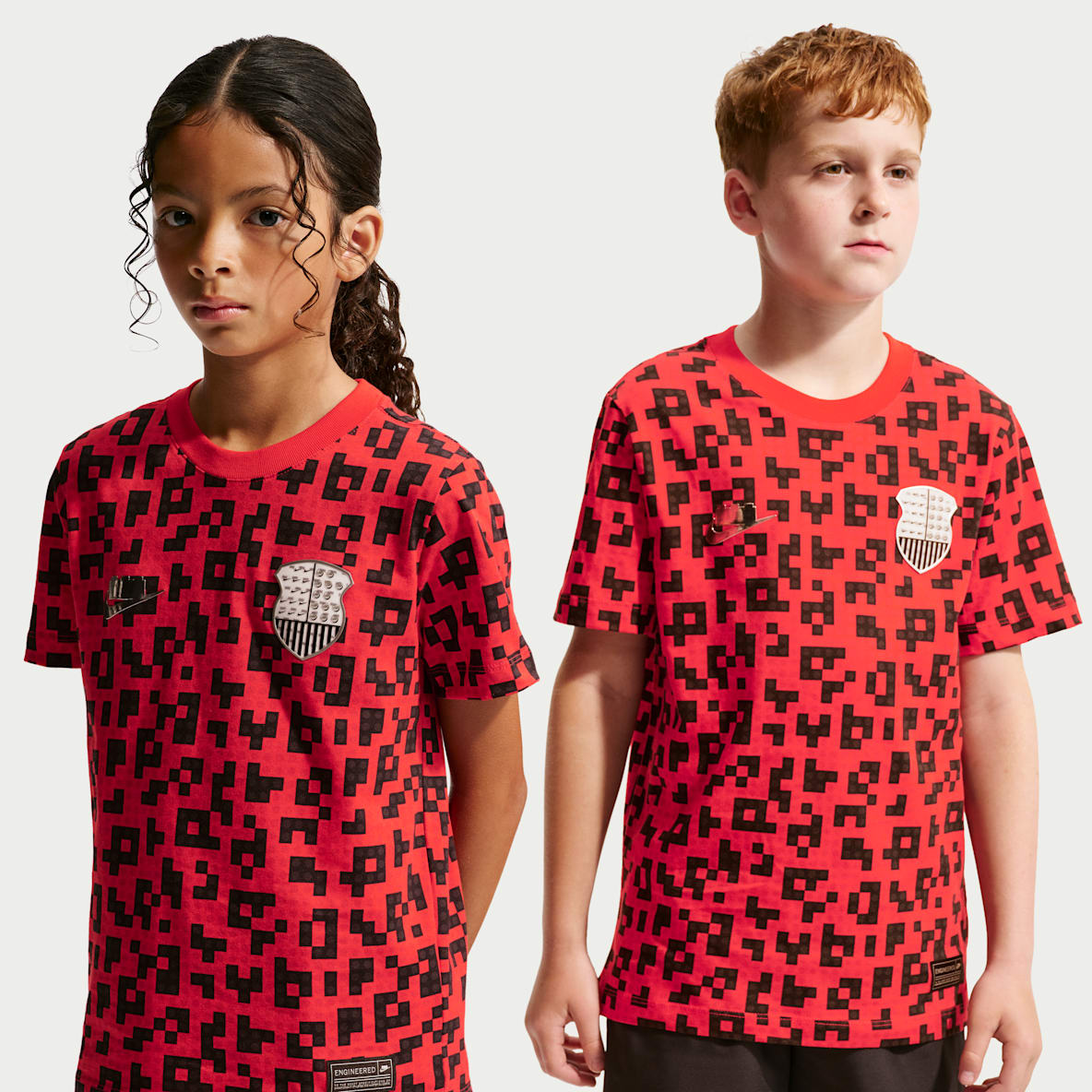 Nike Sportswear (คอลเลกชัน Nike x LEGO®) เสื้อยืดเด็กโต