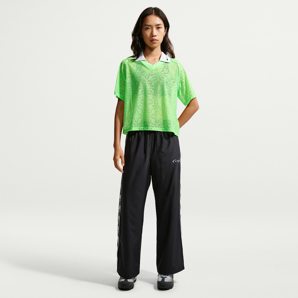 Nike Sportswear Classic กางเกงขายาวแบบทอเอวปานกลางผู้หญิง