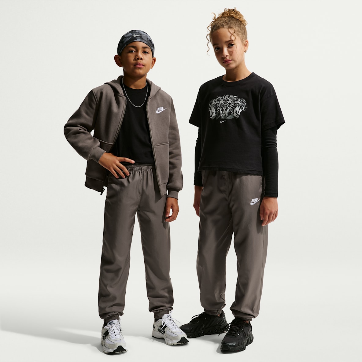 Nike Sportswear Club กางเกงจ๊อกกิ้งแบบทอเด็กโต