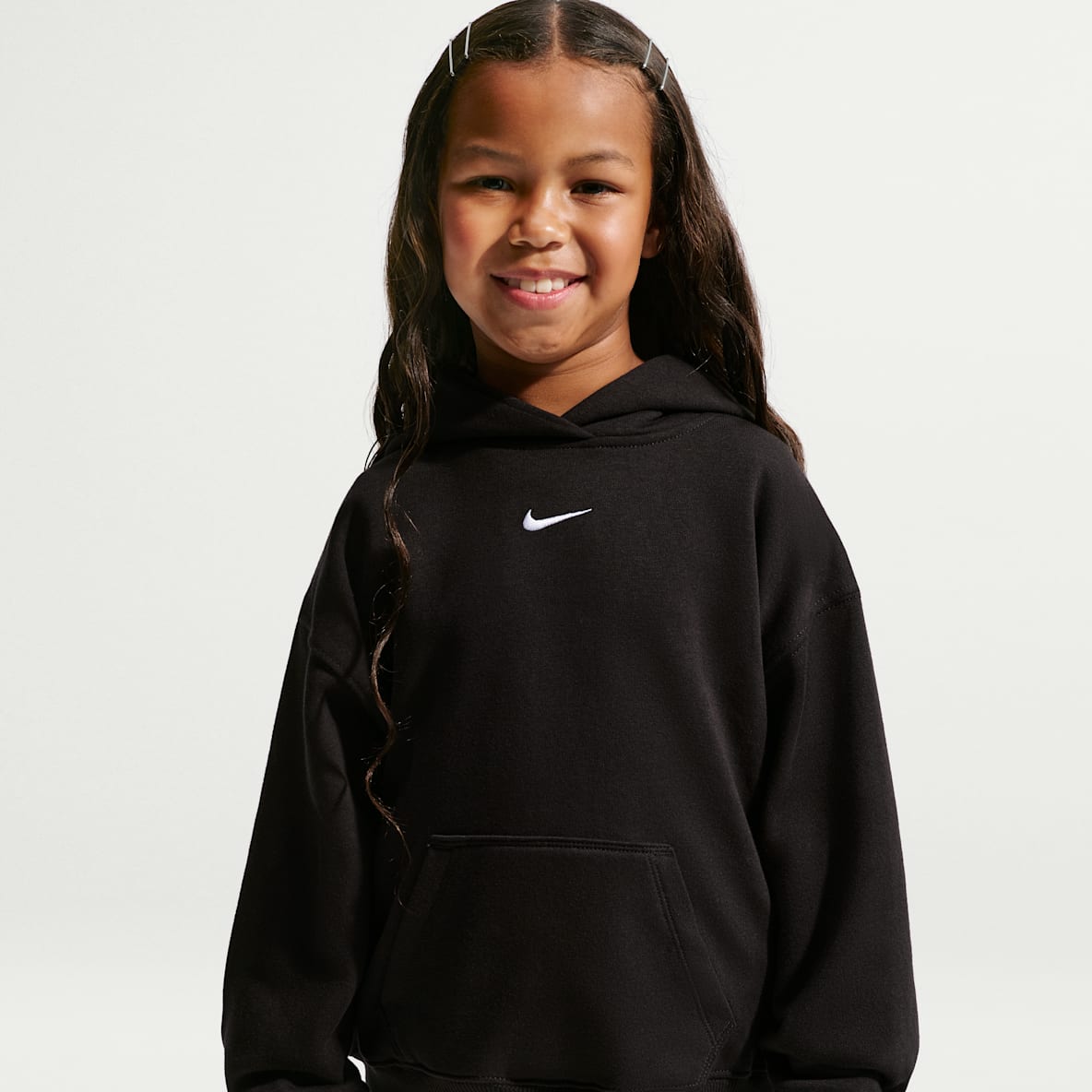 Nike Sportswear Sudadera con gorro sin cierre de tejido Fleece Studio para niños talla pequeña